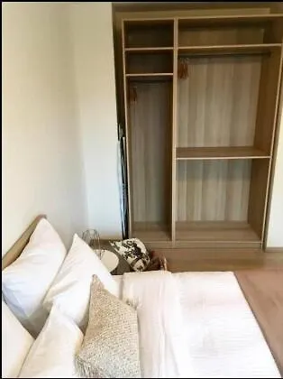 Well-connected 2 Bedroom Flat With Free Parking Apartment