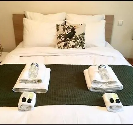 Apartment Well-connected 2 Bedroom Flat With Free Parking