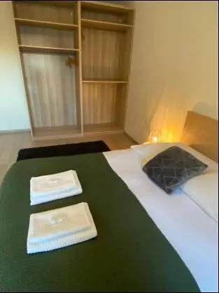 Appartement Well-connected 2 Bedroom Flat With Free Parking *